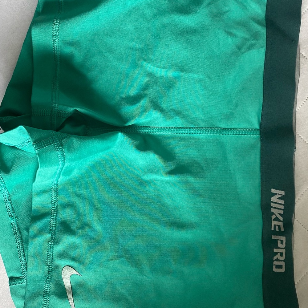 Nike pros shorts